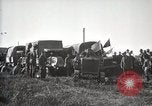 Image Armée utilise Holt tracteur pour tirer les chariots à partir de la boue North Platte Nebraska USA, 1919, de la seconde 57 séquences d'archives historiques vidéo 65675025550