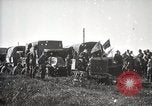 Image Armée utilise Holt tracteur pour tirer les chariots à partir de la boue North Platte Nebraska USA, 1919, de la seconde 58 séquences d'archives historiques vidéo 65675025550