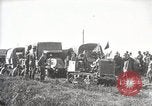 Image Armée utilise Holt tracteur pour tirer les chariots à partir de la boue North Platte Nebraska USA, 1919, de la seconde 59 séquences d'archives historiques vidéo 65675025550