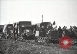 Image Armée utilise Holt tracteur pour tirer les chariots à partir de la boue North Platte Nebraska USA, 1919, de la seconde 60 séquences d'archives historiques vidéo 65675025550