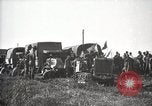 Image Armée utilise Holt tracteur pour tirer les chariots à partir de la boue North Platte Nebraska USA, 1919, de la seconde 62 séquences d'archives historiques vidéo 65675025550