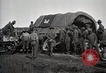 Standbild Lastwagen der Armee Motor gekippt Konvoi in einen Graben North Platte Nebraska USA, 1919, aus Sekunde 23 historischem Filmmaterial Videoclip 65675025551