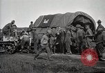 Standbild Lastwagen der Armee Motor gekippt Konvoi in einen Graben North Platte Nebraska USA, 1919, aus Sekunde 25 historischem Filmmaterial Videoclip 65675025551