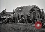 Standbild Lastwagen der Armee Motor gekippt Konvoi in einen Graben North Platte Nebraska USA, 1919, aus Sekunde 30 historischem Filmmaterial Videoclip 65675025551