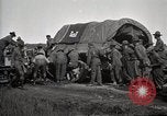 Standbild Lastwagen der Armee Motor gekippt Konvoi in einen Graben North Platte Nebraska USA, 1919, aus Sekunde 31 historischem Filmmaterial Videoclip 65675025551