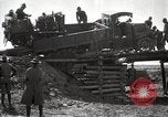 Immagine di Stati Uniti Convoglio esercito rompe il carrello attraverso il ponte di legno Wyoming United States USA, 1919, secondo 4 filmato di repertorio 65675025554