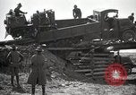 Immagine di Stati Uniti Convoglio esercito rompe il carrello attraverso il ponte di legno Wyoming United States USA, 1919, secondo 7 filmato di repertorio 65675025554