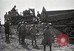 Immagine di Stati Uniti Convoglio esercito rompe il carrello attraverso il ponte di legno Wyoming United States USA, 1919, secondo 13 filmato di repertorio 65675025554