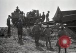 Immagine di Stati Uniti Convoglio esercito rompe il carrello attraverso il ponte di legno Wyoming United States USA, 1919, secondo 16 filmato di repertorio 65675025554