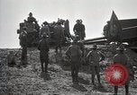 Immagine di Stati Uniti Convoglio esercito rompe il carrello attraverso il ponte di legno Wyoming United States USA, 1919, secondo 17 filmato di repertorio 65675025554