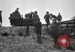Immagine di Stati Uniti Convoglio esercito rompe il carrello attraverso il ponte di legno Wyoming United States USA, 1919, secondo 20 filmato di repertorio 65675025554