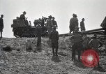 Immagine di Stati Uniti Convoglio esercito rompe il carrello attraverso il ponte di legno Wyoming United States USA, 1919, secondo 21 filmato di repertorio 65675025554