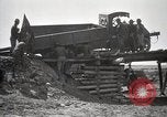 Immagine di Stati Uniti Convoglio esercito rompe il carrello attraverso il ponte di legno Wyoming United States USA, 1919, secondo 28 filmato di repertorio 65675025554