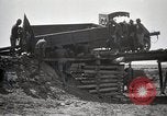 Immagine di Stati Uniti Convoglio esercito rompe il carrello attraverso il ponte di legno Wyoming United States USA, 1919, secondo 30 filmato di repertorio 65675025554