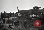Immagine di Stati Uniti Convoglio esercito rompe il carrello attraverso il ponte di legno Wyoming United States USA, 1919, secondo 50 filmato di repertorio 65675025554
