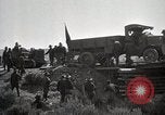 Immagine di Stati Uniti Convoglio esercito rompe il carrello attraverso il ponte di legno Wyoming United States USA, 1919, secondo 51 filmato di repertorio 65675025554