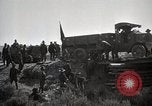 Immagine di Stati Uniti Convoglio esercito rompe il carrello attraverso il ponte di legno Wyoming United States USA, 1919, secondo 53 filmato di repertorio 65675025554