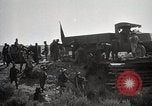 Immagine di Stati Uniti Convoglio esercito rompe il carrello attraverso il ponte di legno Wyoming United States USA, 1919, secondo 58 filmato di repertorio 65675025554
