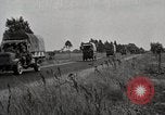 Immagine di Stati Uniti Motorino dell esercito convoglio di trasporto in città Sacramento California USA, 1919, secondo 19 filmato di repertorio 65675025561
