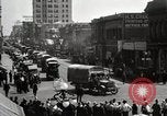 Immagine di Stati Uniti Motorino dell esercito convoglio di trasporto in città Sacramento California USA, 1919, secondo 24 filmato di repertorio 65675025561