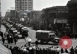 Immagine di Stati Uniti Motorino dell esercito convoglio di trasporto in città Sacramento California USA, 1919, secondo 25 filmato di repertorio 65675025561