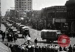 Immagine di Stati Uniti Motorino dell esercito convoglio di trasporto in città Sacramento California USA, 1919, secondo 26 filmato di repertorio 65675025561