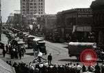 Immagine di Stati Uniti Motorino dell esercito convoglio di trasporto in città Sacramento California USA, 1919, secondo 27 filmato di repertorio 65675025561