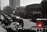Immagine di Stati Uniti Motorino dell esercito convoglio di trasporto in città Sacramento California USA, 1919, secondo 28 filmato di repertorio 65675025561