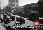 Immagine di Stati Uniti Motorino dell esercito convoglio di trasporto in città Sacramento California USA, 1919, secondo 29 filmato di repertorio 65675025561