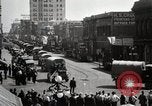 Immagine di Stati Uniti Motorino dell esercito convoglio di trasporto in città Sacramento California USA, 1919, secondo 33 filmato di repertorio 65675025561