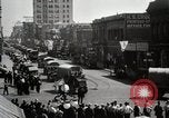 Immagine di Stati Uniti Motorino dell esercito convoglio di trasporto in città Sacramento California USA, 1919, secondo 34 filmato di repertorio 65675025561