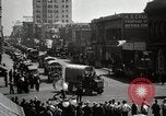 Immagine di Stati Uniti Motorino dell esercito convoglio di trasporto in città Sacramento California USA, 1919, secondo 35 filmato di repertorio 65675025561