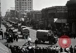Immagine di Stati Uniti Motorino dell esercito convoglio di trasporto in città Sacramento California USA, 1919, secondo 36 filmato di repertorio 65675025561
