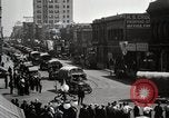 Immagine di Stati Uniti Motorino dell esercito convoglio di trasporto in città Sacramento California USA, 1919, secondo 43 filmato di repertorio 65675025561