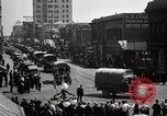 Immagine di Stati Uniti Motorino dell esercito convoglio di trasporto in città Sacramento California USA, 1919, secondo 46 filmato di repertorio 65675025561
