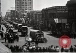 Immagine di Stati Uniti Motorino dell esercito convoglio di trasporto in città Sacramento California USA, 1919, secondo 49 filmato di repertorio 65675025561