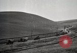 Immagine di Stati Uniti Motorino dell esercito convoglio di trasporto in città Sacramento California USA, 1919, secondo 59 filmato di repertorio 65675025561