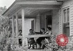 Immagine di Vita nel Sud delle zone montane Kentucky United States USA, 1940, secondo 4 filmato di repertorio 65675025567