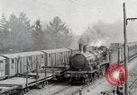 Image Chemins de fer français transportant des troupes américaines dans des wagons couverts France, 1918, de la seconde 3 séquences d'archives historiques vidéo 65675025592