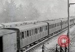 Image Chemins de fer français transportant des troupes américaines dans des wagons couverts France, 1918, de la seconde 7 séquences d'archives historiques vidéo 65675025592