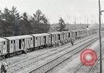 Image Chemins de fer français transportant des troupes américaines dans des wagons couverts France, 1918, de la seconde 14 séquences d'archives historiques vidéo 65675025592