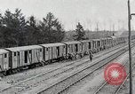 Image Chemins de fer français transportant des troupes américaines dans des wagons couverts France, 1918, de la seconde 16 séquences d'archives historiques vidéo 65675025592