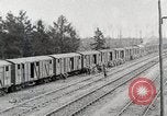 Image Chemins de fer français transportant des troupes américaines dans des wagons couverts France, 1918, de la seconde 19 séquences d'archives historiques vidéo 65675025592