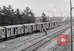 Image Chemins de fer français transportant des troupes américaines dans des wagons couverts France, 1918, de la seconde 20 séquences d'archives historiques vidéo 65675025592