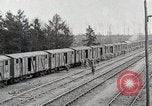 Image Chemins de fer français transportant des troupes américaines dans des wagons couverts France, 1918, de la seconde 21 séquences d'archives historiques vidéo 65675025592