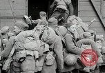 Image Chemins de fer français transportant des troupes américaines dans des wagons couverts France, 1918, de la seconde 30 séquences d'archives historiques vidéo 65675025592