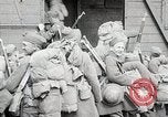 Image Chemins de fer français transportant des troupes américaines dans des wagons couverts France, 1918, de la seconde 31 séquences d'archives historiques vidéo 65675025592