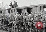 Image Chemins de fer français transportant des troupes américaines dans des wagons couverts France, 1918, de la seconde 51 séquences d'archives historiques vidéo 65675025592