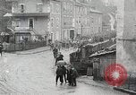 Standbild AEF Truppen der 32nd Division März in Gievres Frankreich Gievres Frankreich, 1918, aus Sekunde 3 historischem Filmmaterial Videoclip 65675025593