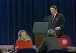 Standbild Präsident Ronald Wilson Reagan Kansas City Missouri USA, 1984, aus Sekunde 23 historischem Filmmaterial Videoclip 65675025604